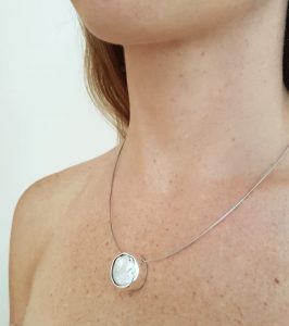 mother-pearl-wire-necklace