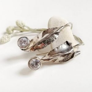 assymetrical-earrings-nature-inspired
