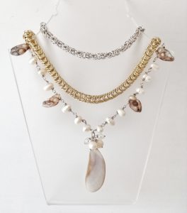 Silver chain, gold plated thick chain and pearl necklaces combination. Mix your jewelry and renew your outfits!