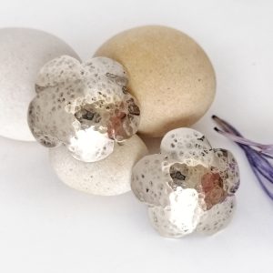 silver-hammered-flower-earrings