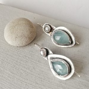 Aquamarines and pearl silver hook earrings